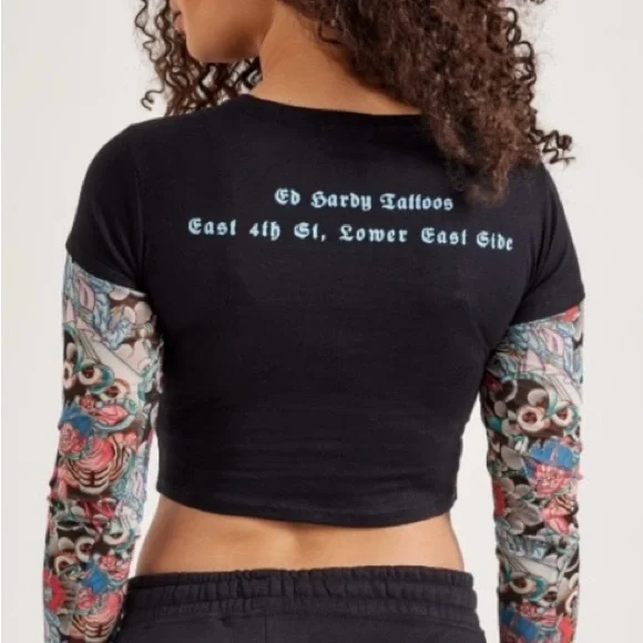 Ed Hardy Women's top Black top with  Multicolor Graphic Crop Top Tattoo Sleeves - Picture 2 of 8